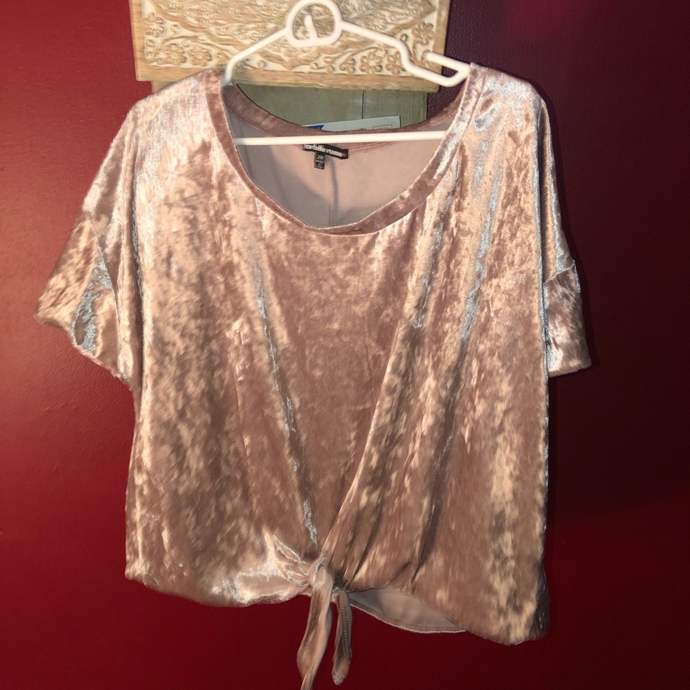 Velvet cropped and tie shirt